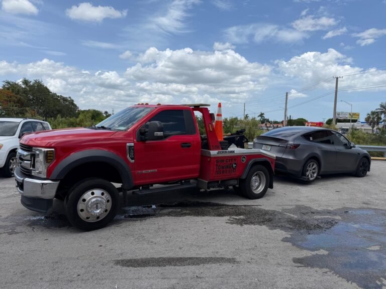 Tow Truck Available Now · Sin City Towing · 305-927-2537